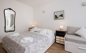 Caleta Seaview Suites - Pool & Jacuzzi